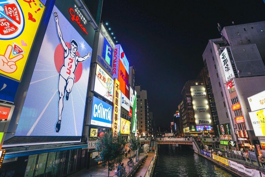 Osaka: Bar-Hopping Night Tour in Namba - The guide makes or breaks the evening