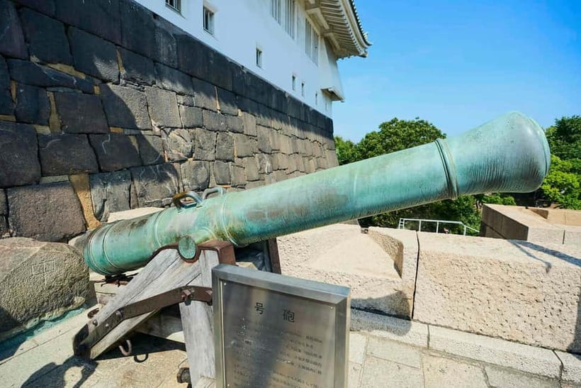 Osaka: Castle History Walking Tour / Castle Tower Admission - Moats, gates, and the castle’s clever traps