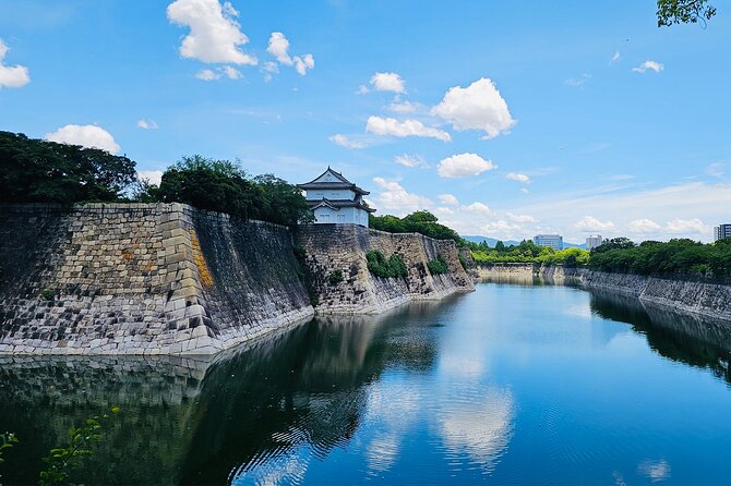 Osaka Castle Walking Tour and Castle Tower Admission - Reading the castle walls and gates