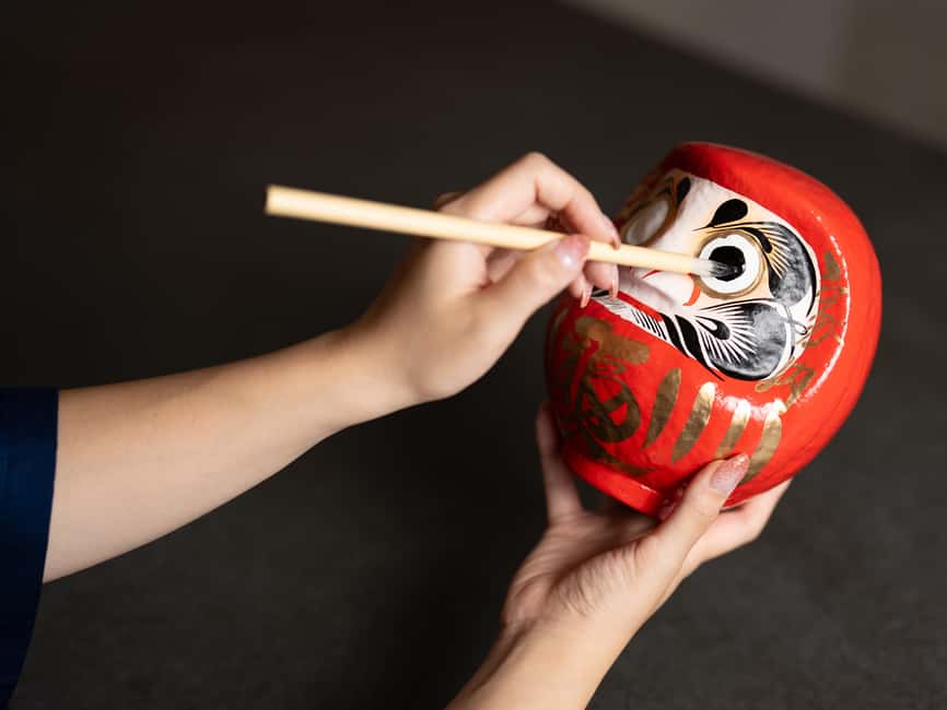 Osaka Daruma Workshop — Paint Your Own Good-Luck Daruma - The first few minutes: learn before you paint