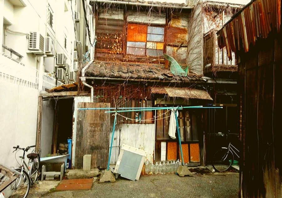 Osaka: Deep Backstreets Walking Tour with Dinner Option - The abandoned properties and their difficult past