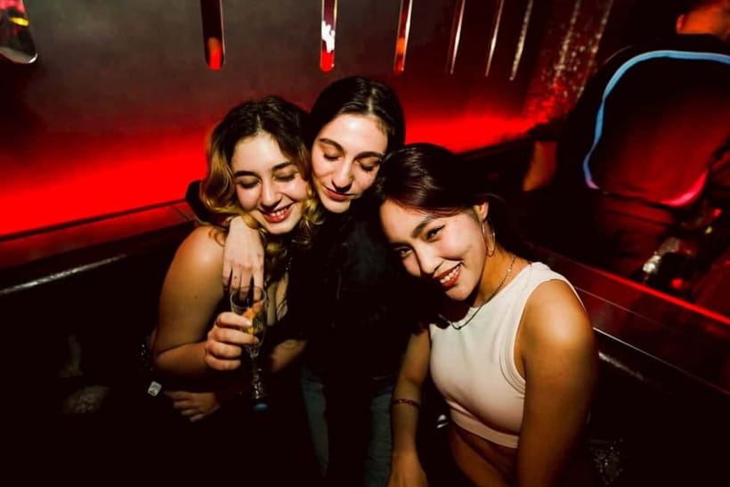 Osaka Dotonbori:GIRAFFE Nightclub Ticket with Drink/VIP Plan - VIP tables and champagne packages
