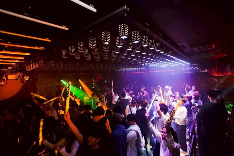 Osaka Dotonbori:GIRAFFE Nightclub Ticket with Drink/VIP Plan - Who will enjoy this night most