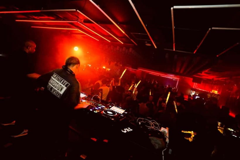 Osaka Dotonbori:GIRAFFE Nightclub Ticket with Drink/VIP Plan - What the 10 PM to 4 AM session feels like
