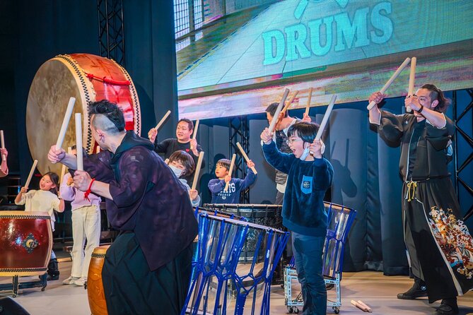 OSAKA:Feel the Power! Learn Taiko Drum from Professionals - Timing matters more than usual