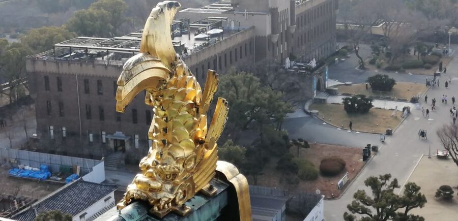 Osaka: Five Must-See Highlights Walking Tour & Ramen Lunch - Osaka Castle: views, battles, and a busy museum