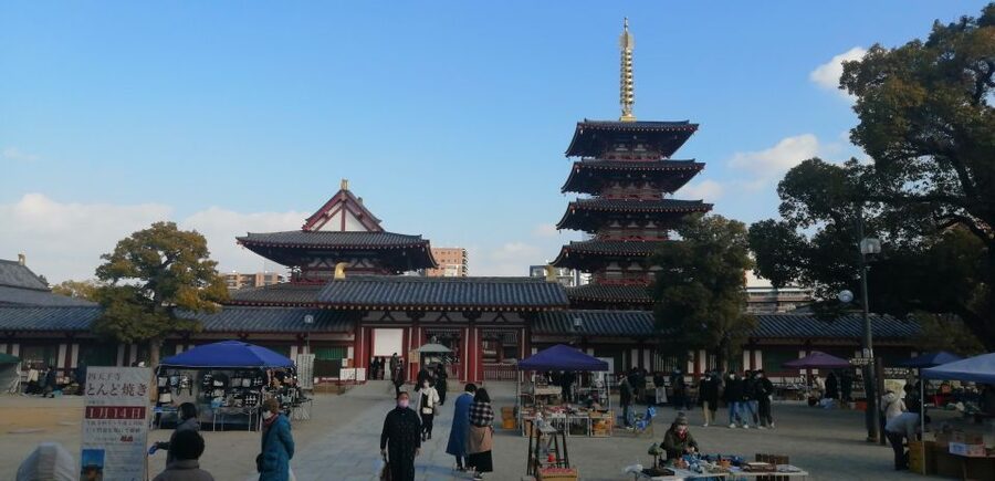 Osaka: Five Must-See Highlights Walking Tour & Ramen Lunch - Shitennoji: an older, quieter side of Osaka