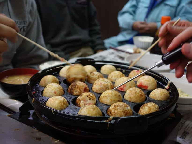 Osaka: Food Tour Kuromon Market & Dotonbori with Guide - Why this route works for a first taste of Osaka