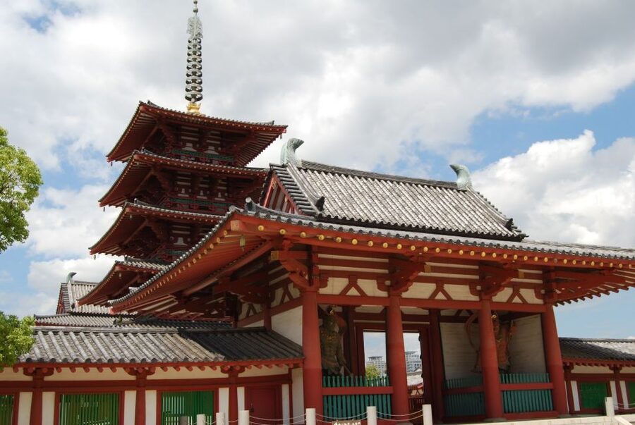 Osaka: Full-Day Sightseeing Tour by Private Vehicle - Shitennoji, one hour of Buddhist tradition