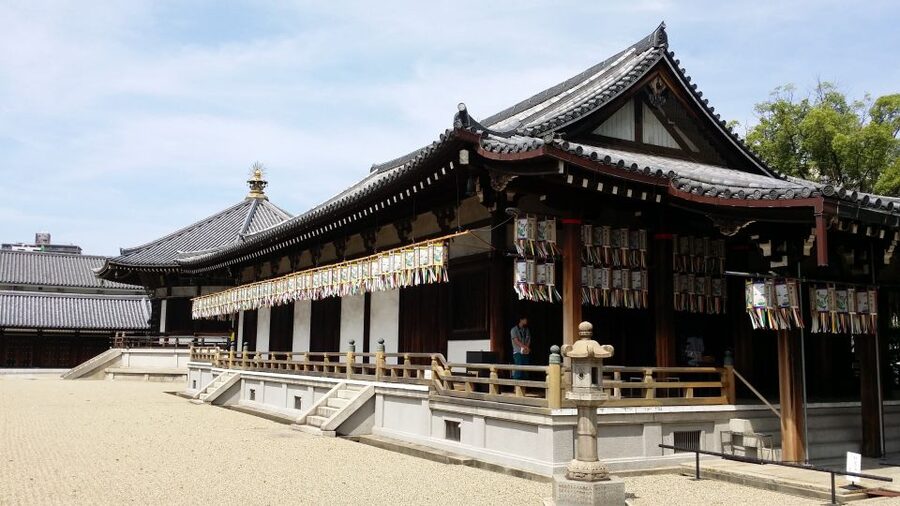 Osaka: Full-Day Sightseeing Tour by Private Vehicle - Kuromon Ichiba Market, 45 minutes of food culture