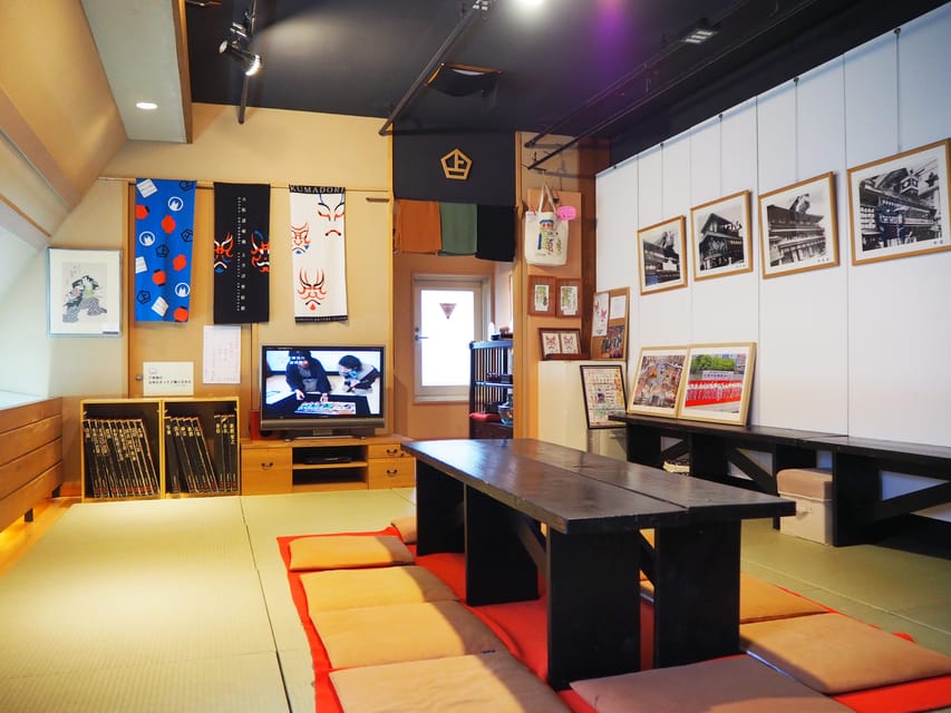Osaka: Kamigata Ukiyo-e Museum Admission Ticket - Reading the kabuki actor prints