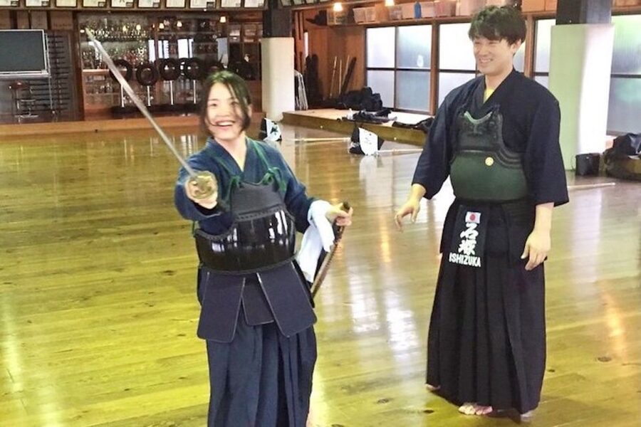 Osaka: Kendo Workshop Experience - Wearing the men and facing the instructor