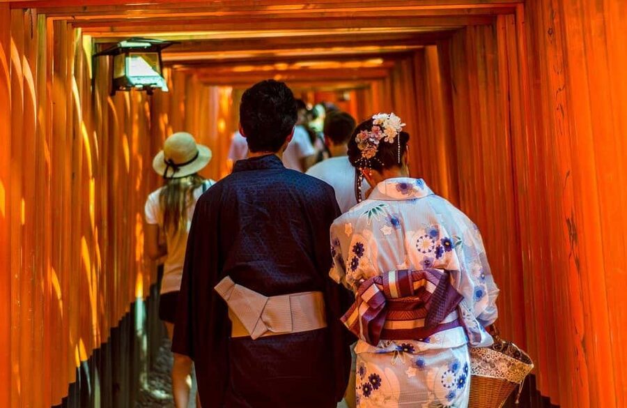 Osaka/Kyoto: Arashiyama, Nara Park, Fushimi Shrine Tour - What the guide actually provides