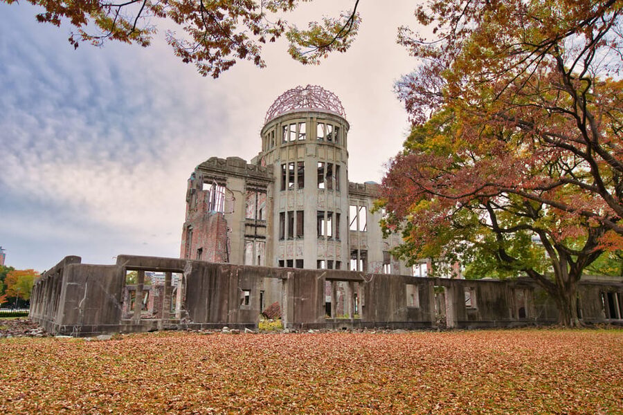 Osaka/Kyoto: Hiroshima Miyajima Bus Tour & Shinkansen Ticket - Guides, headsets, and group size affect the day