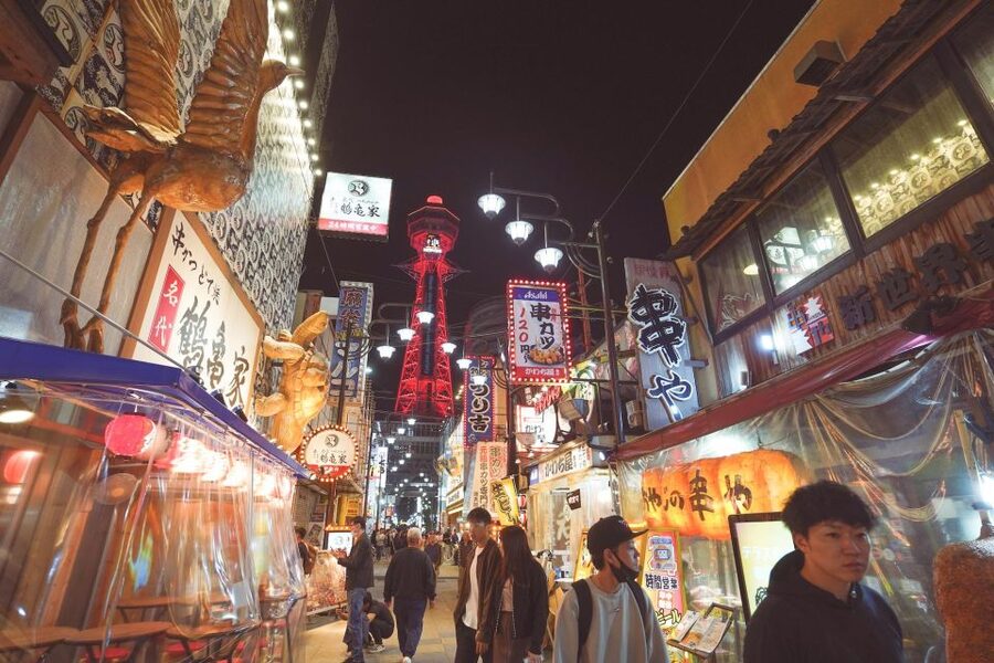 Osaka: Local Foodie Tour in Dotonbori and Shinsekai - A 1.2-meter alley and a quiet temple
