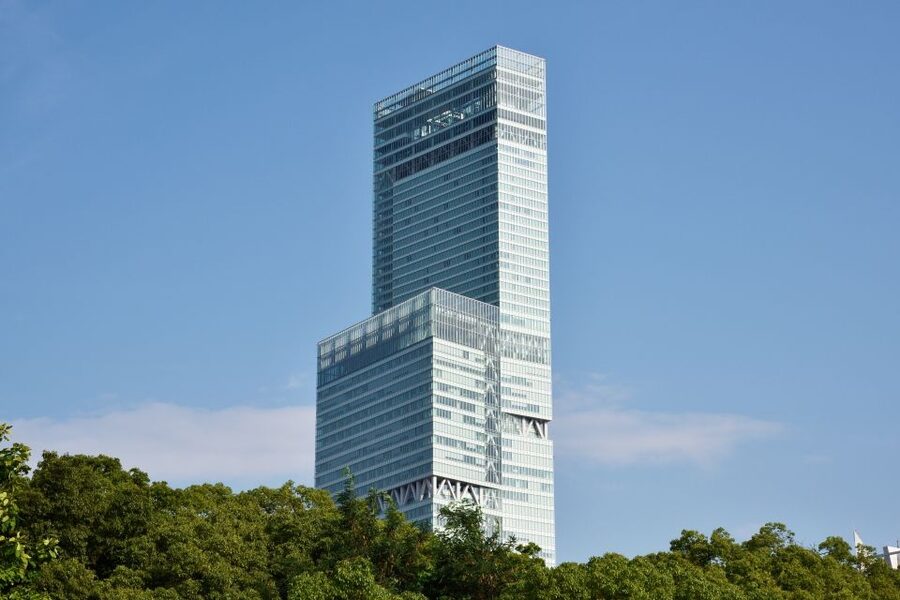 Osaka: Main Sights and Hidden Spots Guided Walking Tour - Osaka Castle Park and the city’s power struggle