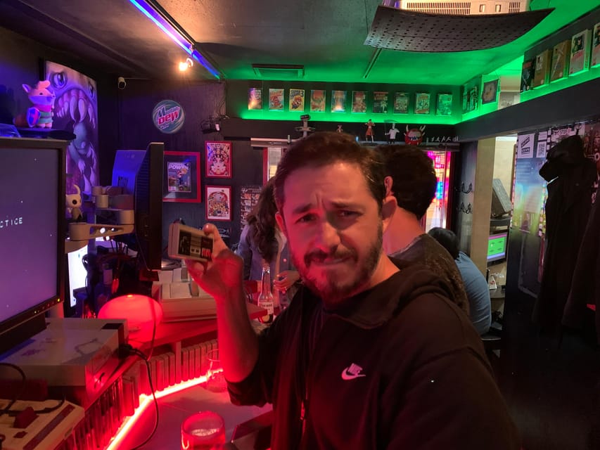Osaka: Namba Pub Bar Crawl with a Local Guide - Group size, pace, and the social question
