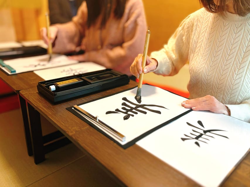Osaka: Private Japanese Calligraphy Experience - Key points at a glance