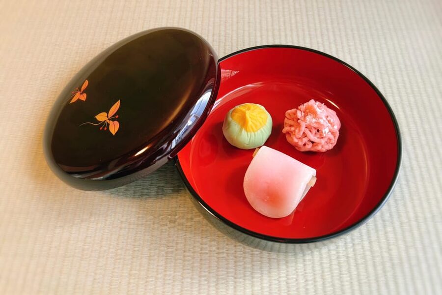 Osaka: Private Tea Ceremony and Calligraphy Experience - Making a Souvenir You Actually Made Yourself
