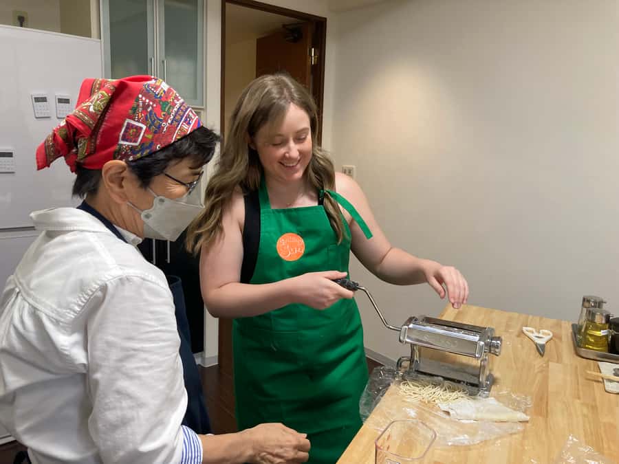 Osaka: Ramen and Gyoza Cooking Class in Dotonbori - Preparing Chicken Gyoza While the Dough Rests