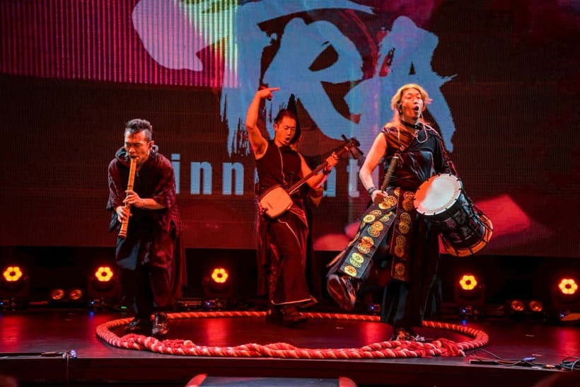 Osaka:SUMO BEATS SHOWCASE: Taiko Drum and Wagyu burger! - The opening: silence, drums, flute, and shamisen