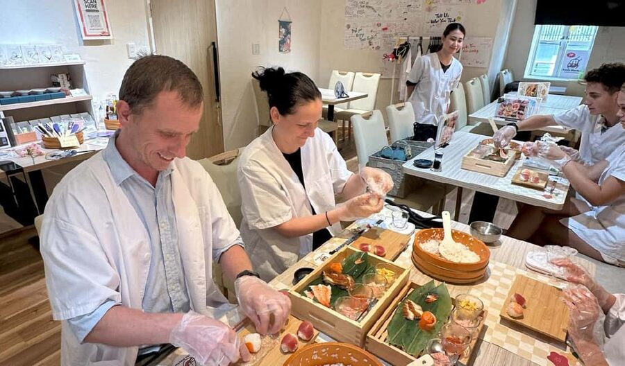 Osaka: Sushi Making in Spacious Studio (SAME-DAY OK!) - Making nigiri, gunkan, and other basic forms