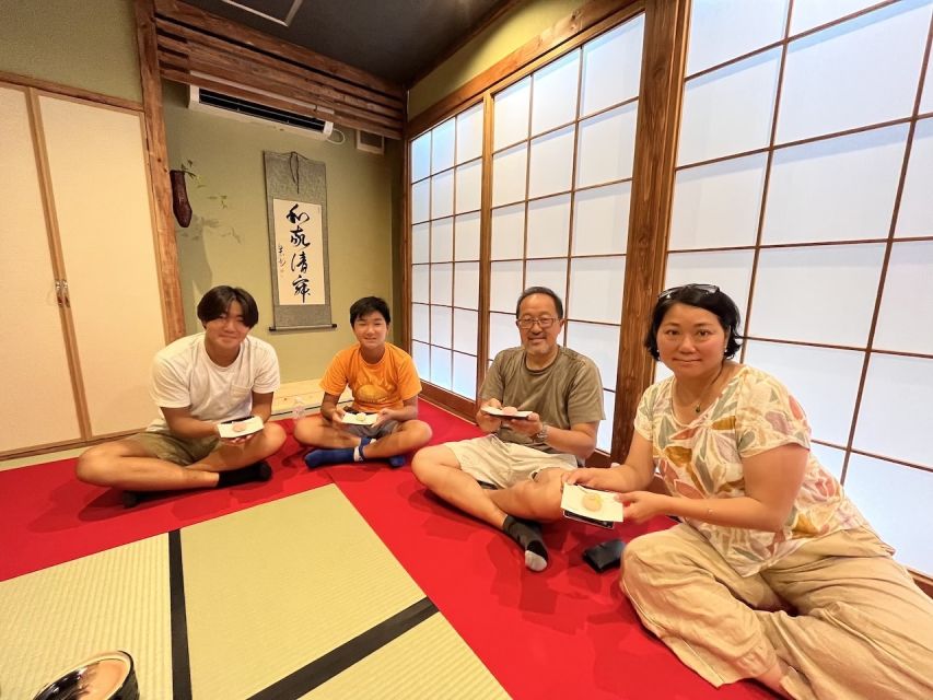 Osaka: Tea Ceremony Experience - Making your own matcha
