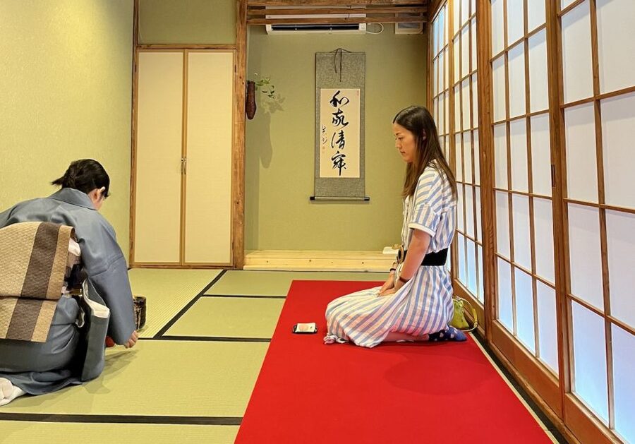 Osaka: Tea Ceremony Experience - Watching the kimono-clad tea ceremony