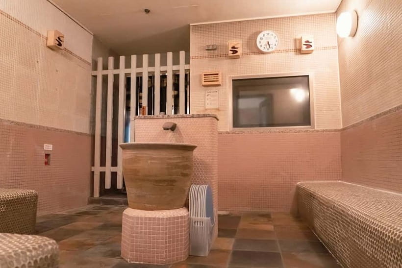 Osaka: Tennen Onsen Naniwa-no-Yu, the famous hot spring spa - Why the city view adds value