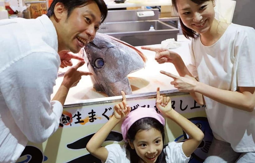 Osaka: Wakayama Cat Train, Seafood market, Hot Springs Tour - Senjojiki’s broad rock shelves