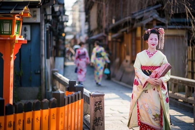 Otagi Nenbutsu Temple and Arashiyama Bamboo Forest Tour - Walking from the temple toward Arashiyama