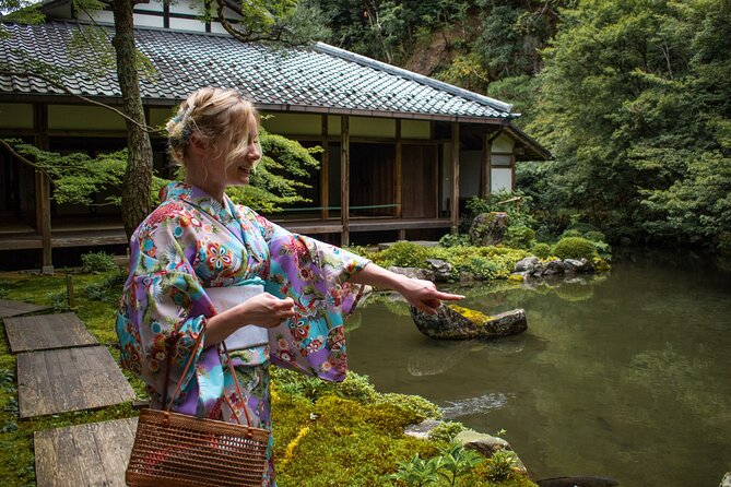 Private car tour Let's uncover secrets of majestic Kyoto history - Yasakanoto and the need to confirm the day’s route