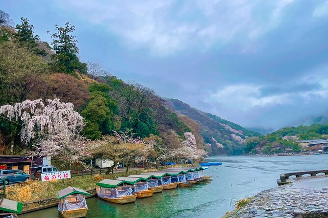 Private car tour Let's uncover secrets of majestic Kyoto history - Lunch, ramen, pickles, and the best part of the flexibility