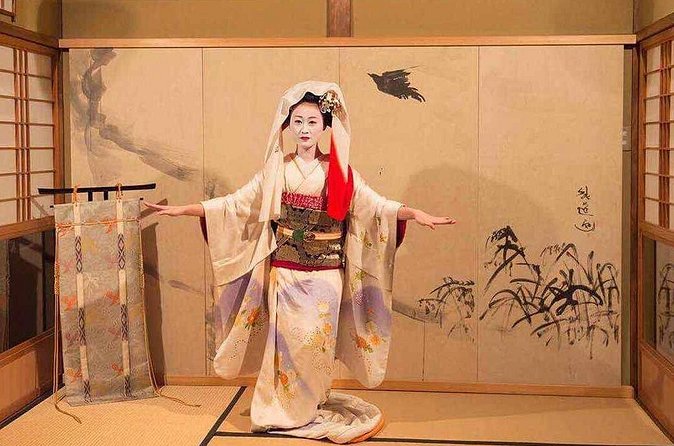 Private Dinner with Maiko and Geiko in Kyoto - Conversation and a Traditional Japanese Game