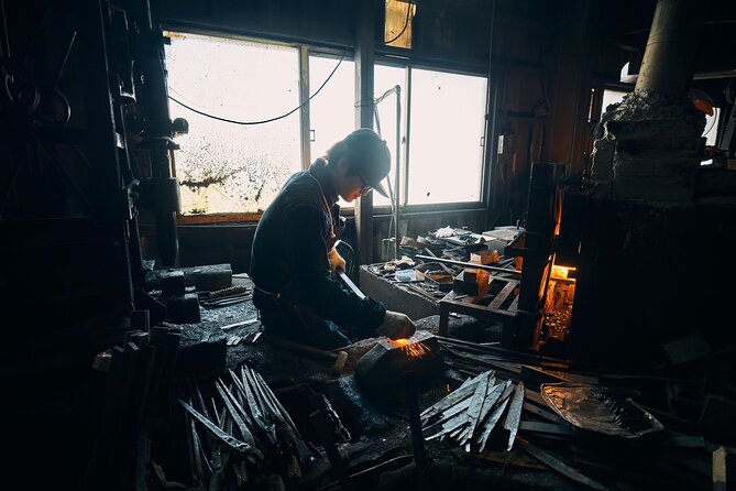 Private Echizen Knife Making Factory and walking Tour - At Yamaken Woodworks, start with the handle