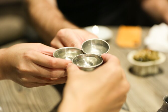 Private Food & Sake Tour in Central Kyoto with Sake Sommelier - A standing bar and Kyoto’s local rhythm