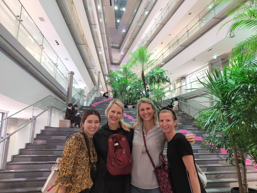 Private Harajuku Omotesando Architecture Tour - Taking the tour at night