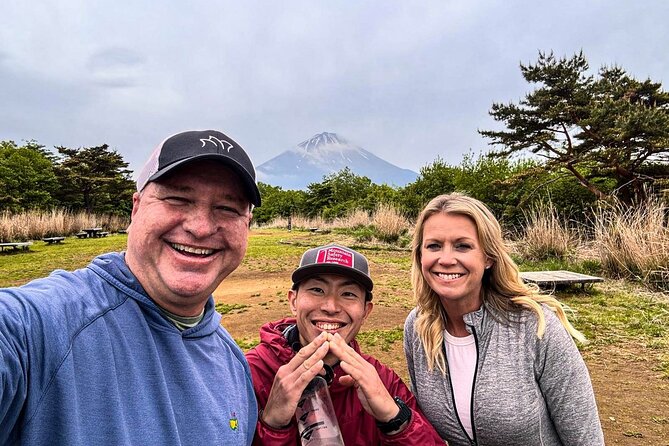 Private Local Hiking to enjoy the nature and culture of Mt.Fuji - A local bowl of Yoshida Udon