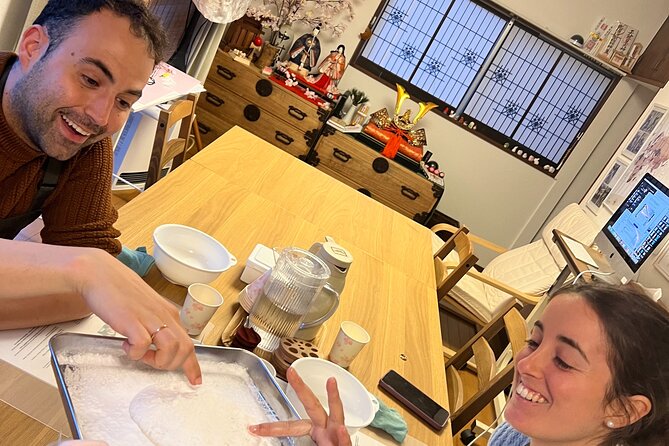 Private Mochi Sweets Making class near Shibuya area - Shaping dango and learning a second texture
