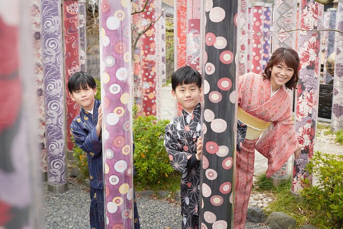 Private photo shoot & walk in Kyoto - Professional photo shoot - Gion and Higashiyama: traditional streets with plenty of character