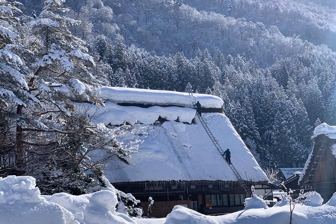Private Tour of Shirakawago from Kanazawa (Half Day) - Walking across the Sho River and into the village