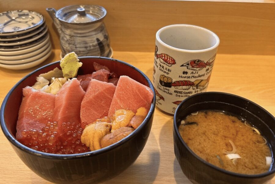 Private Toyosu & Tsukiji Market Adventure with Tuna Auction - Tsukiji’s food stalls and useful souvenirs