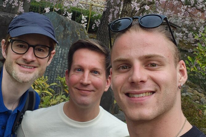Private Walking Tour in Gion and Higashiyama - Maruyama Park in ten minutes