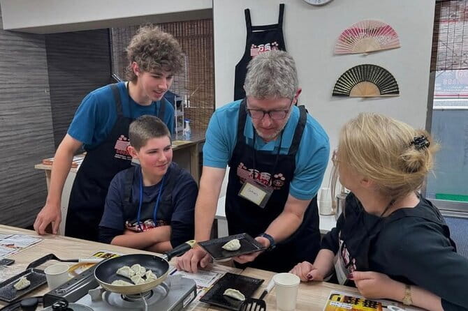Ramen Gyoza Onigiri Japanese Cooking Class in Kyoto - Arriving at Manryo Japanese Cooking Class