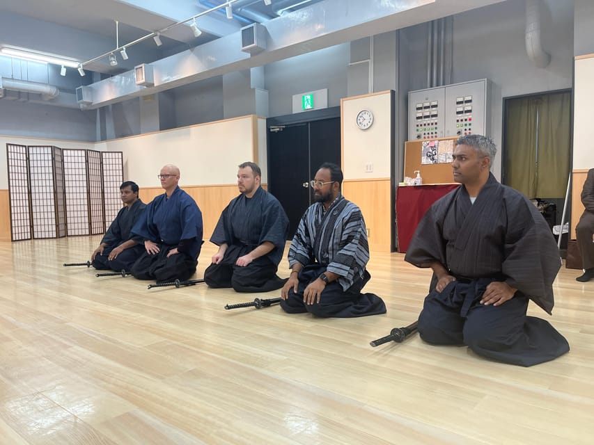 SAMURAI EXPERIENCE in Tokyo（Harajuku）【SAMURAI've】 - Practicing basic samurai sword movements