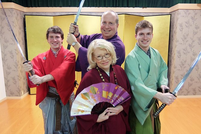 Samurai School in Kyoto: Samurai for a Day - Bowing, drawing, and replacing the sword