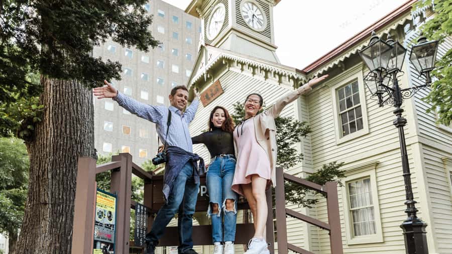 Sapporo: Custom Highlights and Hidden Gems Tour with a Local - A food route through ramen and seafood