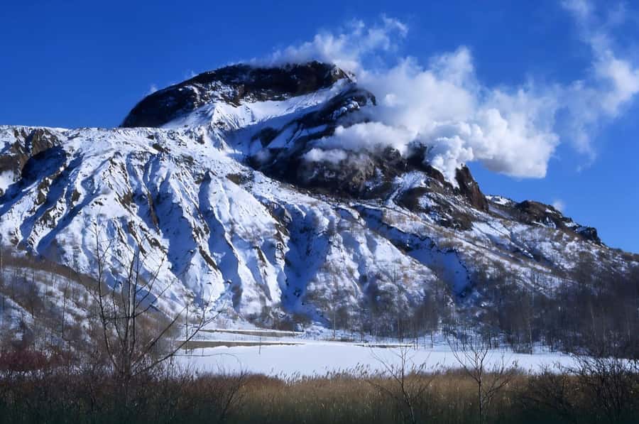 Sapporo: Hokkaido, Noboribetsu and Lake Toya Day Tour - Lake Toya, lunch, and the best pause of the day