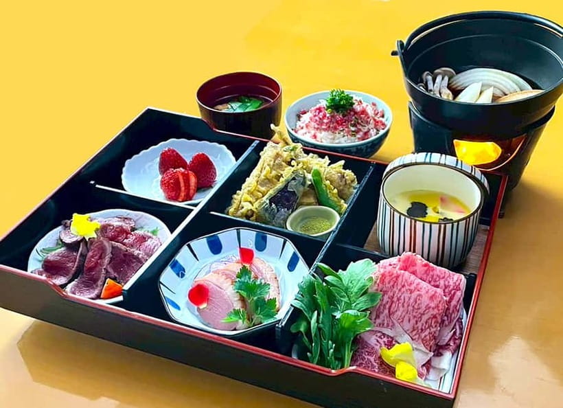 Sapporo: Sumo Show Experience with Japanese food & Photo - Learning the rules without a lecture