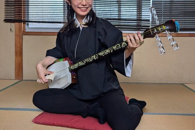 Shamisen Discovery in Kyoto 【Group】 - Tea, photos, and useful extras